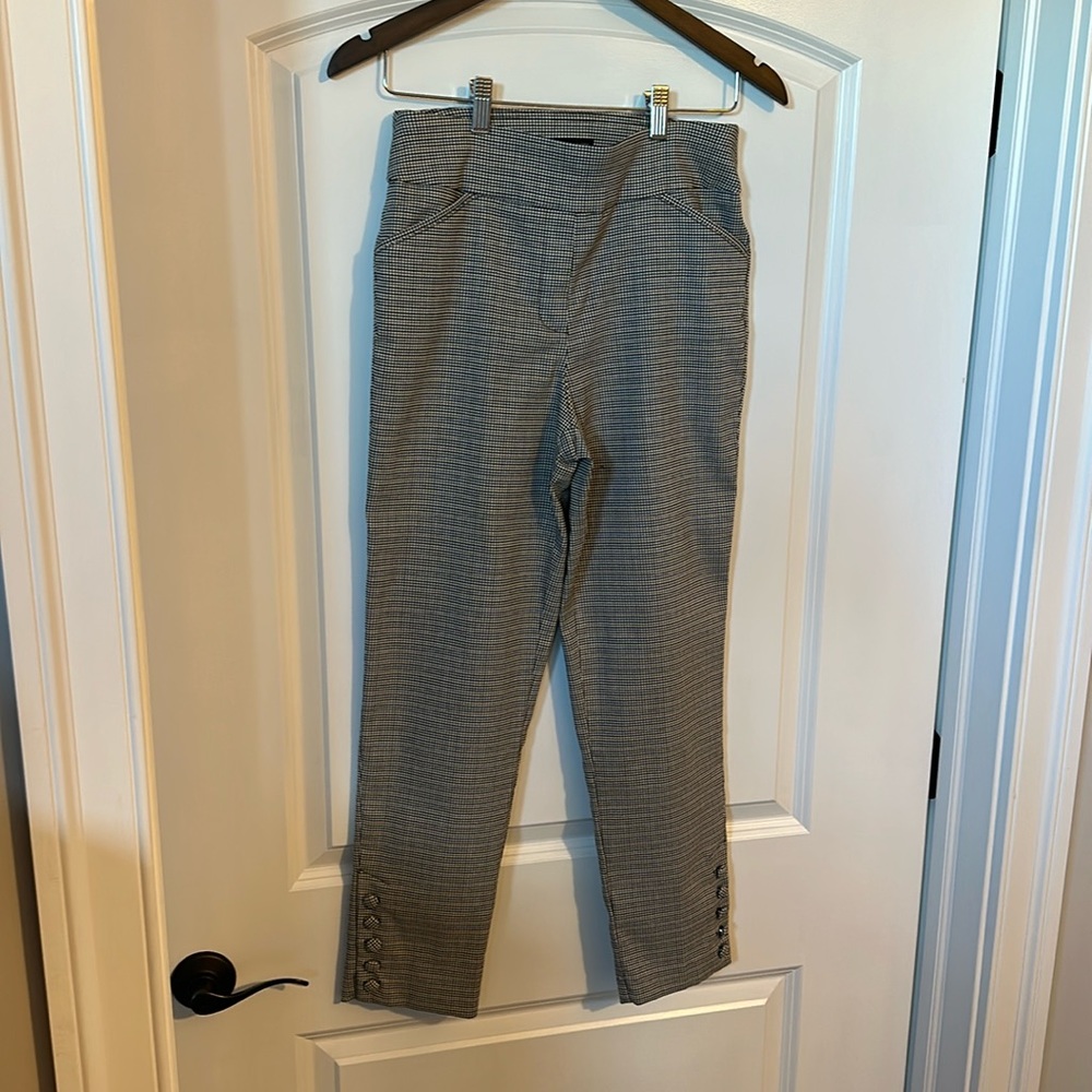Women’s pull on pants with pockets